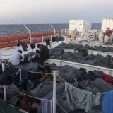 L'ONG a fait appel à trois Etats afin de prendre en charge les quelque 230 migrants qu'un de ses navires a récupérés en Méditerranée.